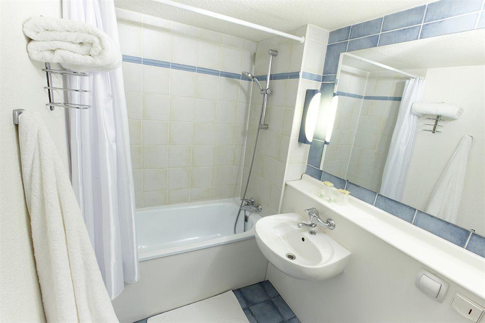 Campanile Vire Hotel Екстериор снимка